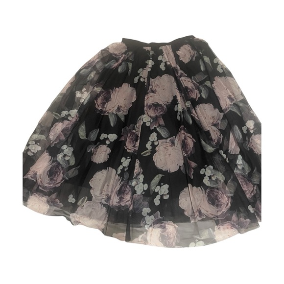 Floral  pleated Black Skirt - Picture 2 of 3